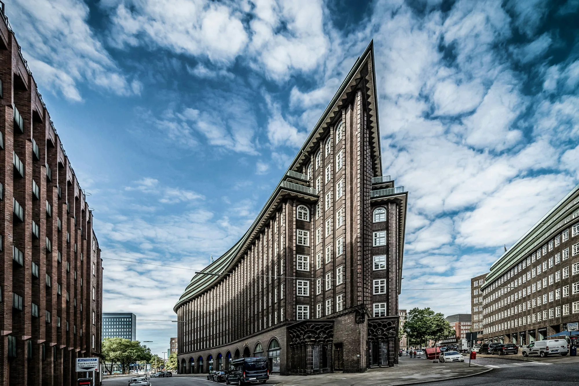 Gruppenfoto des Vorstands des Türkischen Arbeitgeber Bund Hamburg e. V., acht Mitglieder versammelt zum offiziellen Vorstandsfoto.